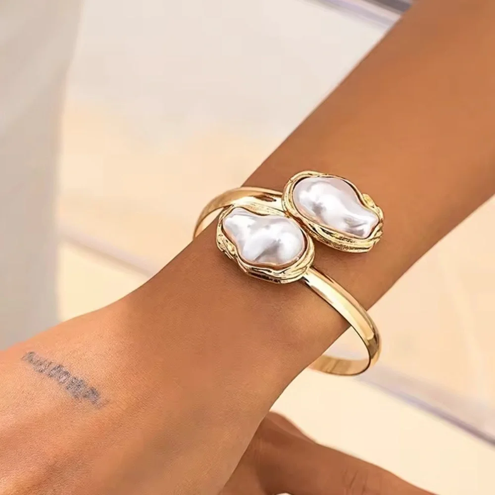 Anthropologie Baroque Imitation Pearl Bracelet & Ring Set